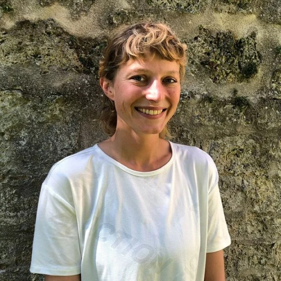 Portrait von der Künstlerin Nora Lube